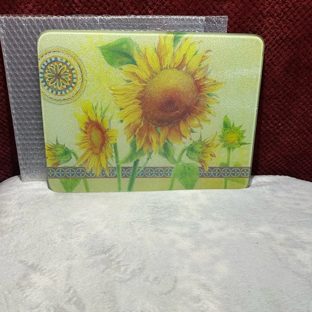 Sunflower, Temper Glass Cutting Board. 16x12. NWOT. Yellow, Green, Some Blue.